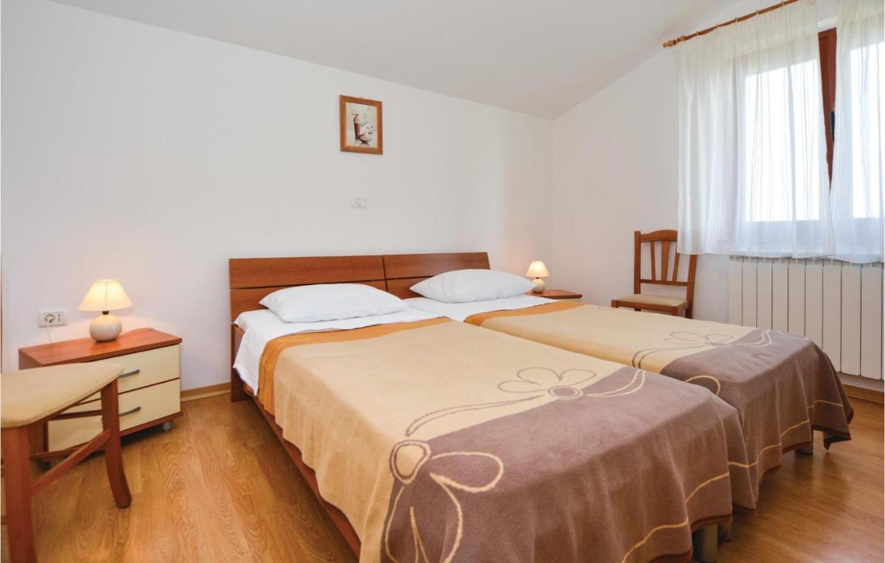2 Bedroom Amazing Apartment In Portorose Esterno foto
