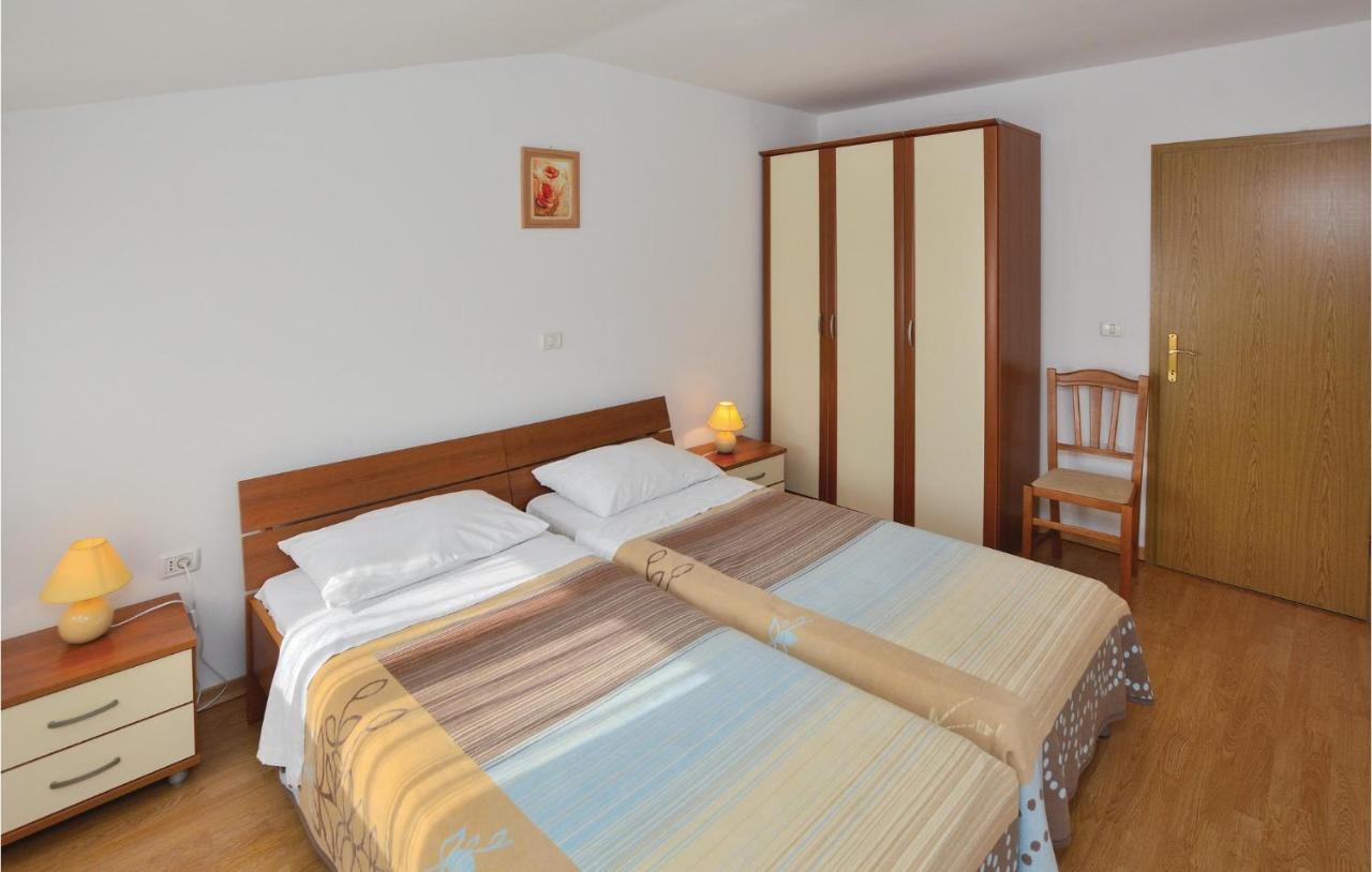 2 Bedroom Amazing Apartment In Portorose Esterno foto